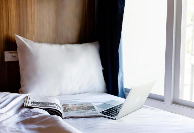 Кровать в Общей Комнате, Khunluang Hostel