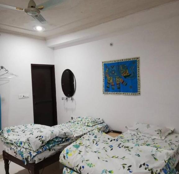 Номер Стандарт с Балконом, Om Trance Hostel