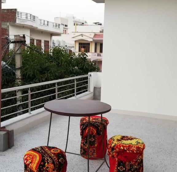 Номер Стандарт с Балконом, Om Trance Hostel