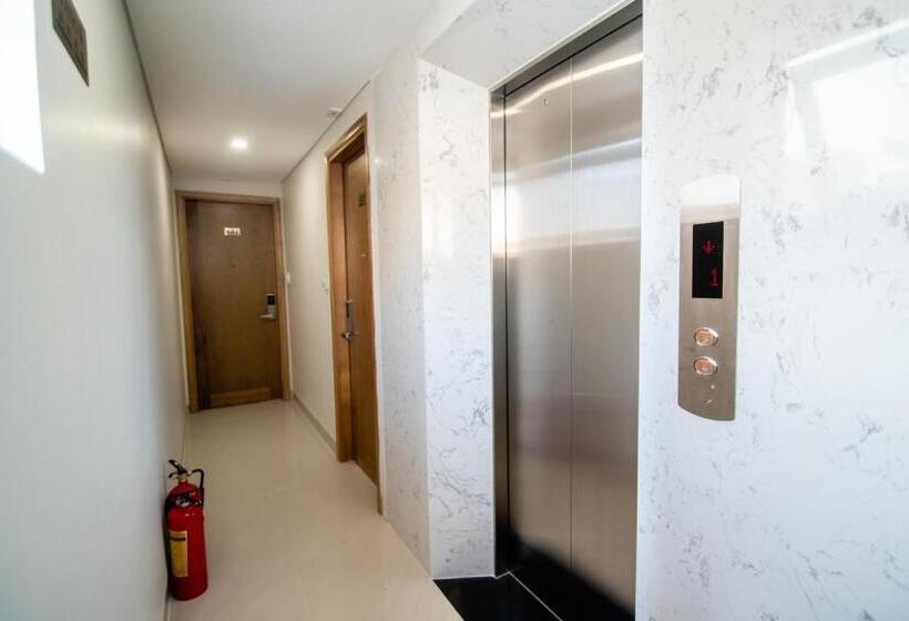 آپارتمان 1 خوابه با تراس, Codi Sea Hotel & Travel