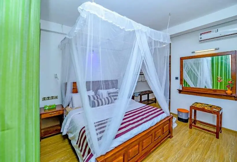 Quarto Deluxe com Sacada, Third Eye Ella