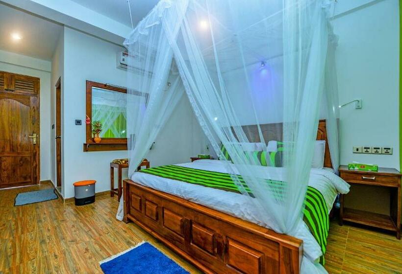 Deluxrum med Balkong, Third Eye Ella