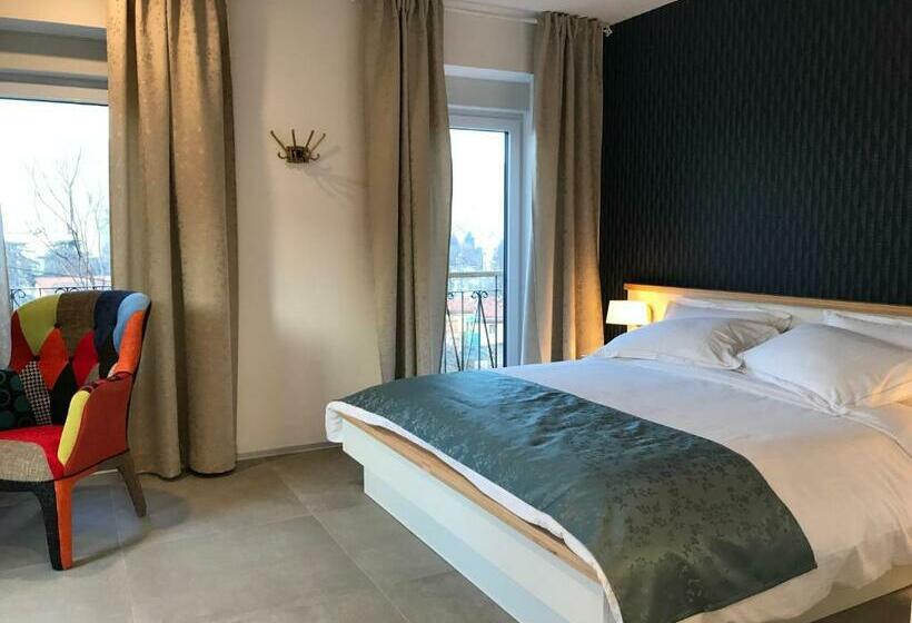 استودیوی لوکس, Vila Burbonka