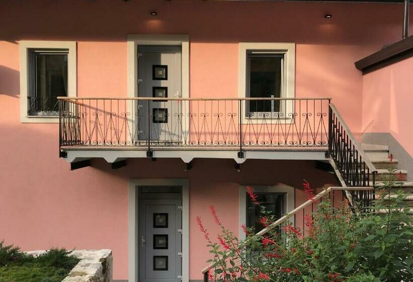 استودیوی لوکس, Vila Burbonka
