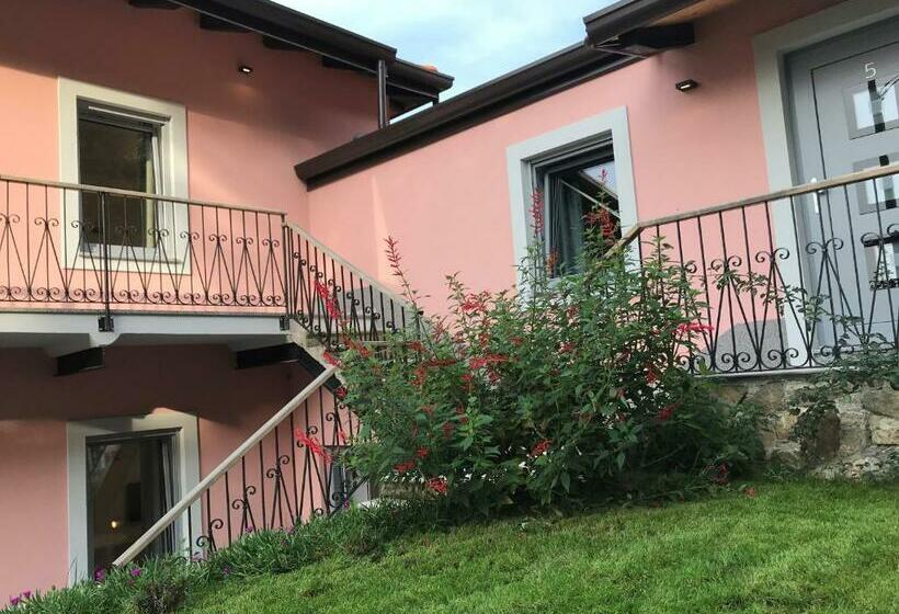 استودیوی لوکس, Vila Burbonka