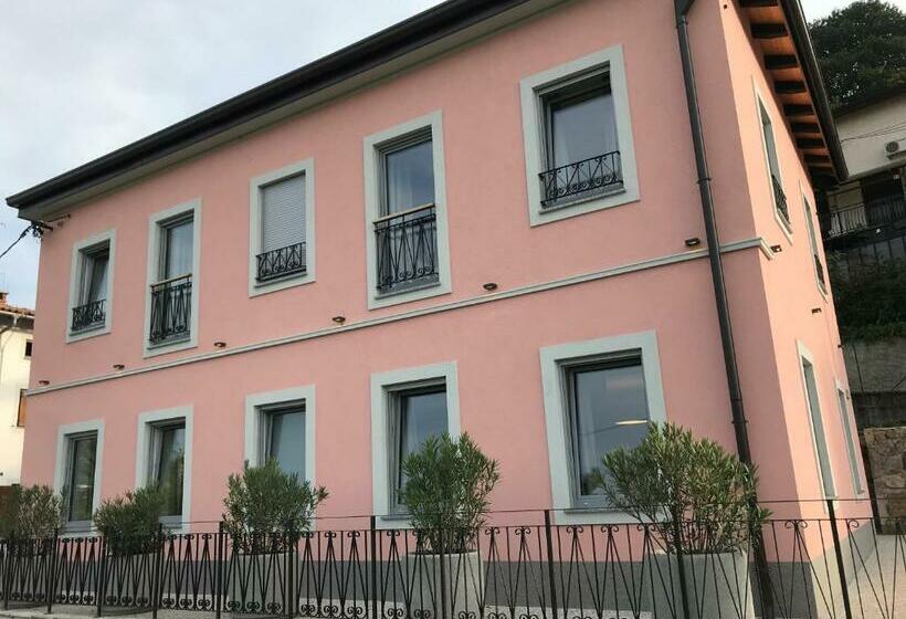 استودیوی لوکس, Vila Burbonka