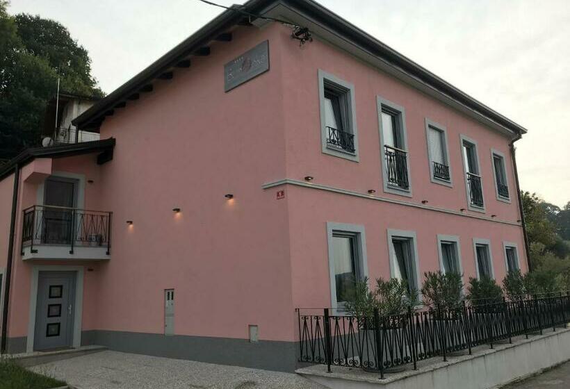 استودیوی لوکس, Vila Burbonka