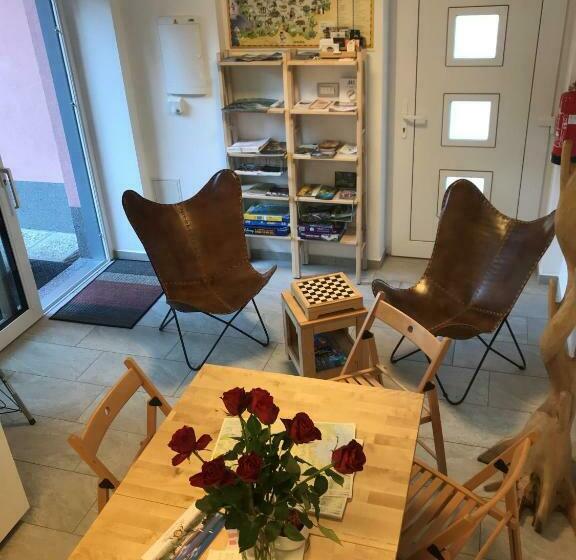 استودیوی لوکس, Vila Burbonka