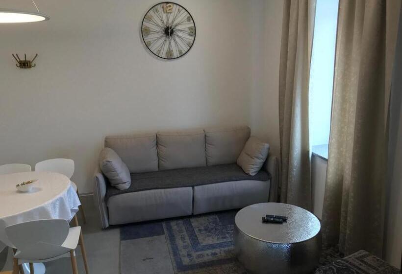 استودیوی لوکس, Vila Burbonka