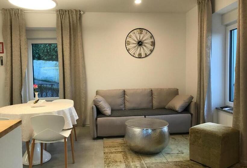 استودیوی لوکس, Vila Burbonka