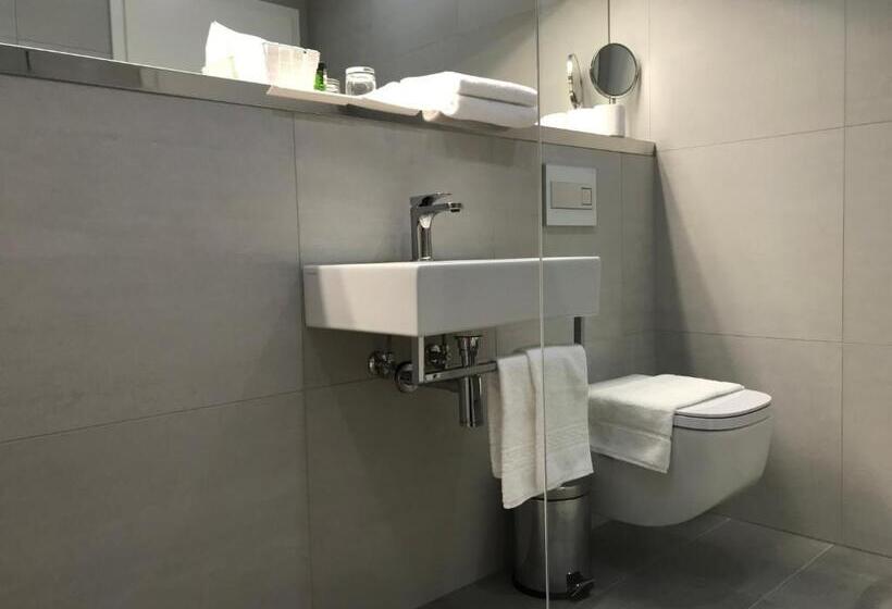 استودیوی لوکس, Vila Burbonka