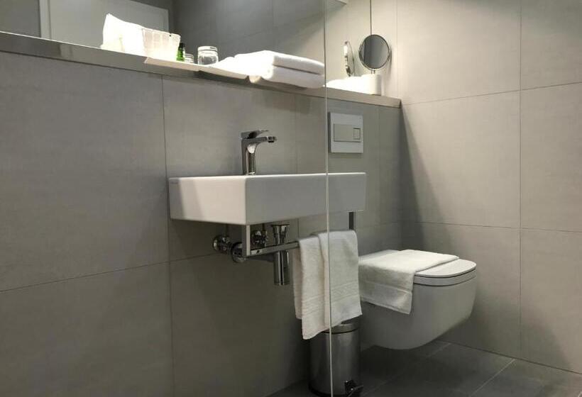 استودیوی لوکس, Vila Burbonka