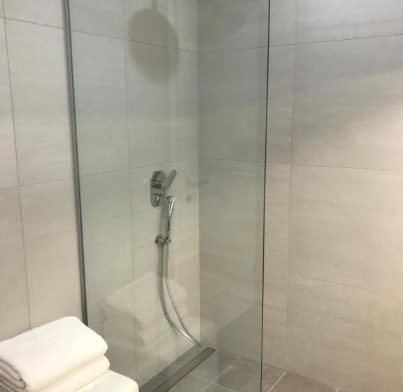 استودیوی لوکس, Vila Burbonka