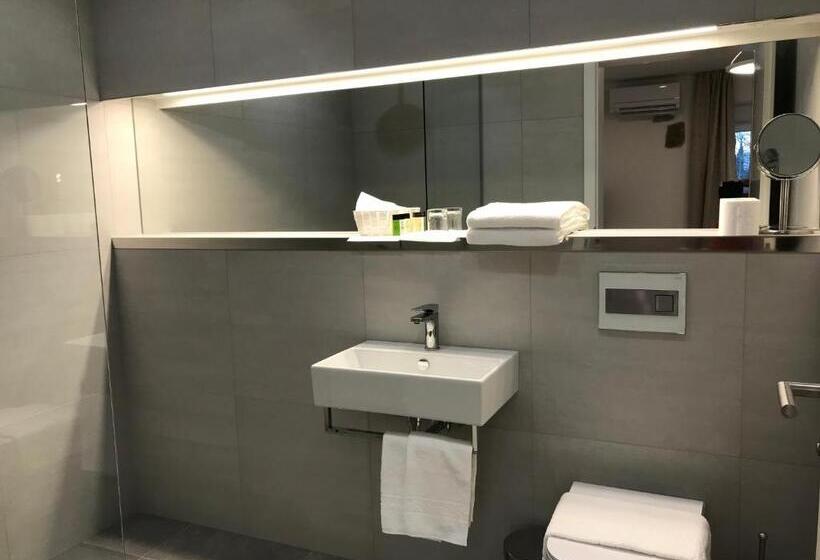 استودیوی لوکس, Vila Burbonka