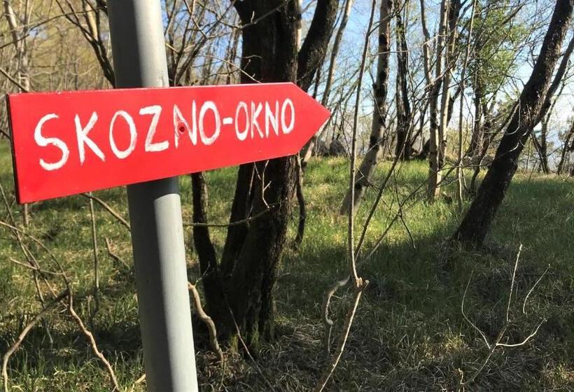 استودیوی لوکس, Vila Burbonka