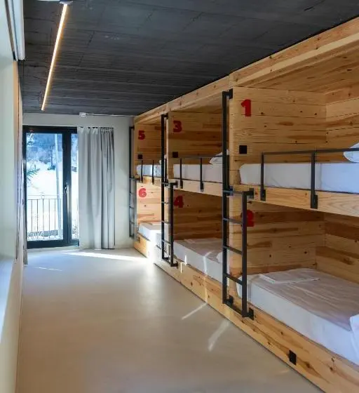 تختخواب در اتاق مشترک, Ky Mountain Hostel Arinsal