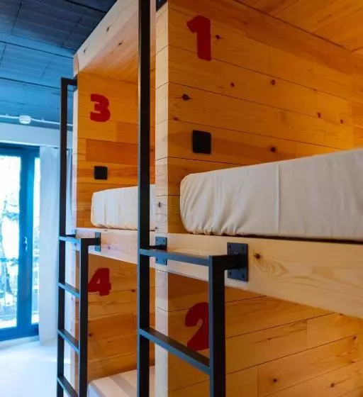 تختخواب در اتاق مشترک, Ky Mountain Hostel Arinsal