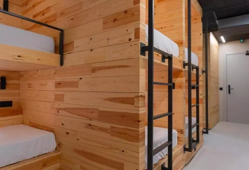 تختخواب در اتاق مشترک, Ky Mountain Hostel Arinsal