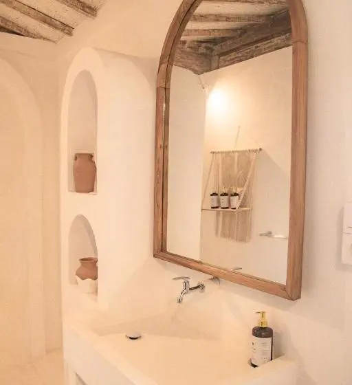 اتاق استاندارد با تخت بزرگ, Les Vagues   Hotel Villa & Beach Club   Gili Air