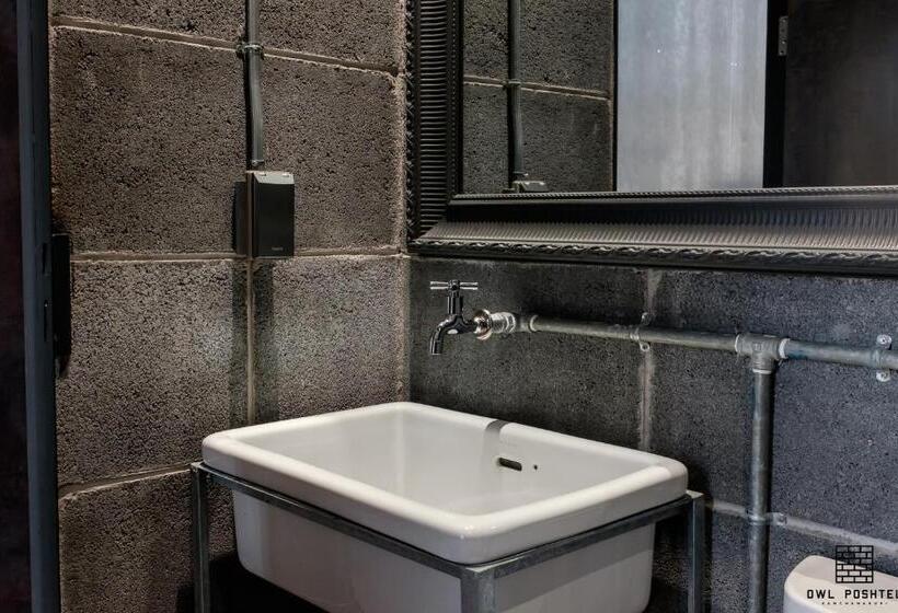 디럭스 룸, Owl Poshtel Kanchanaburi