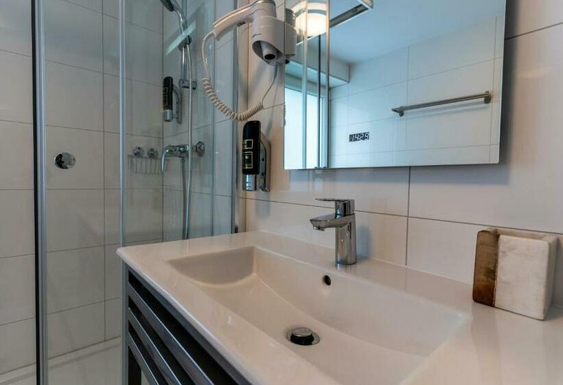 스탠다드 싱글 룸, Myrsini