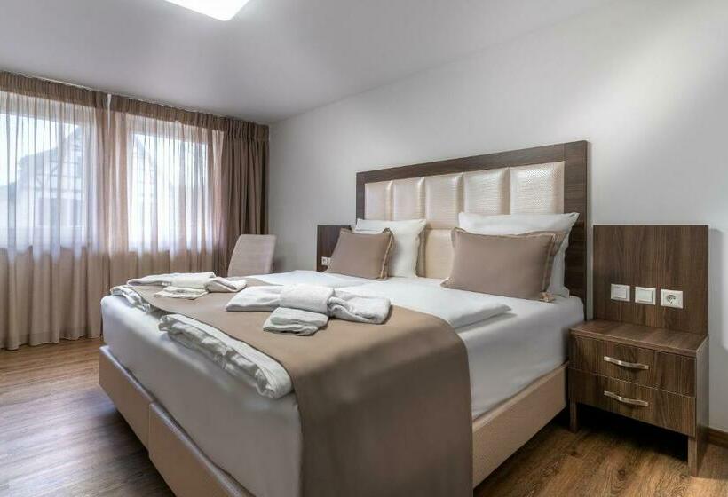 디럭스 룸, Myrsini