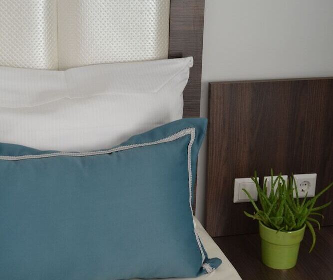 스탠다드 싱글 룸, Myrsini