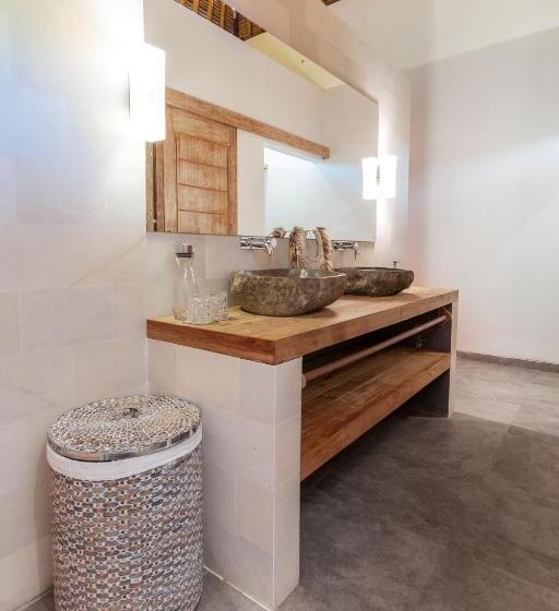 جناح مزود بحمام سباحة, Lempuyang Boutique