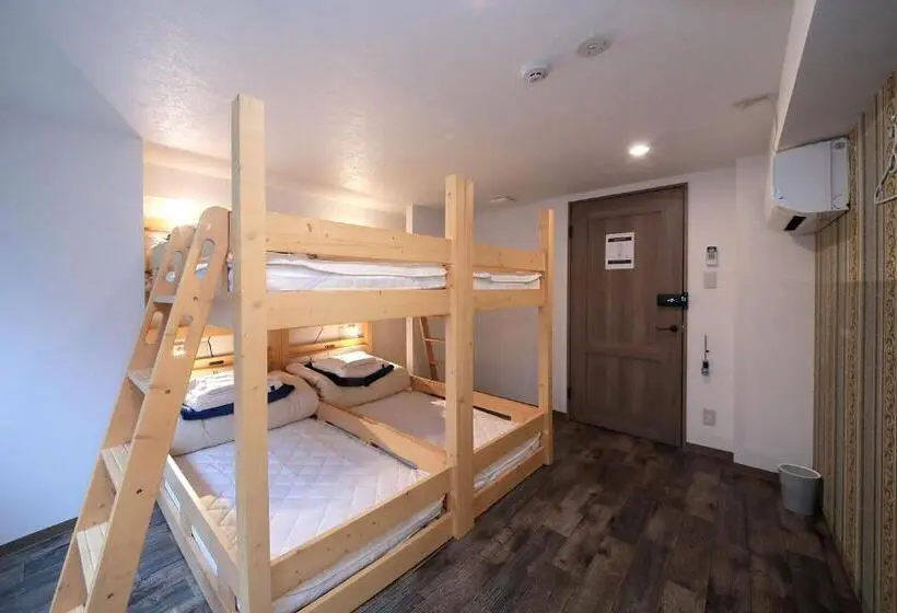 Standard Neljän Hengen Huone Jaettu Kylpyhuone, Trip & Sleep Hostel