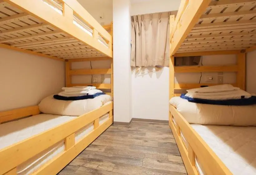 Standard Neljän Hengen Huone Jaettu Kylpyhuone, Trip & Sleep Hostel