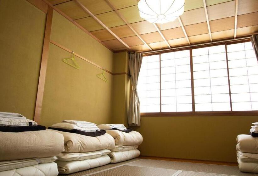 浴室共有スタンダード4人用ルーム, Trip & Sleep Hostel