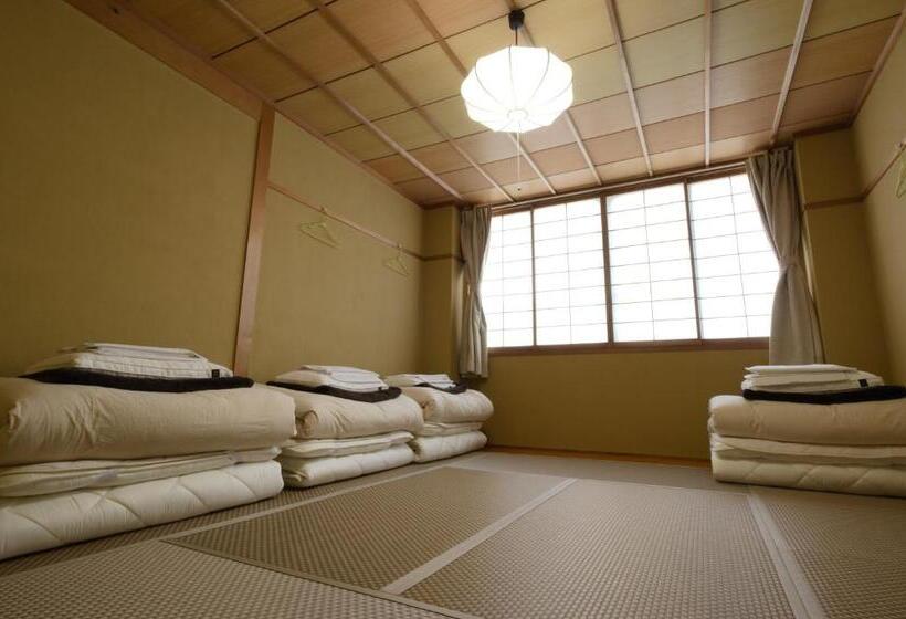 浴室共有スタンダード4人用ルーム, Trip & Sleep Hostel