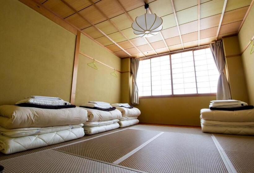 浴室共有スタンダード4人用ルーム, Trip & Sleep Hostel