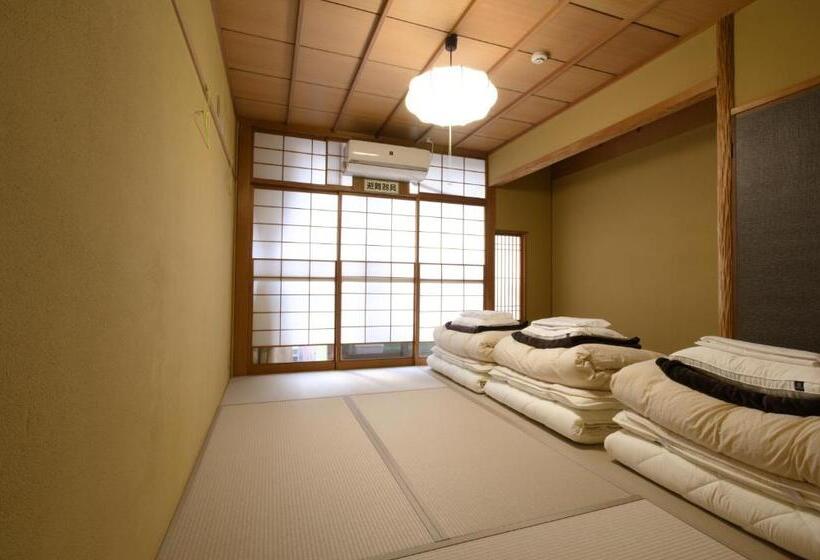 バスルーム共有のトリプルスタンダード, Trip & Sleep Hostel