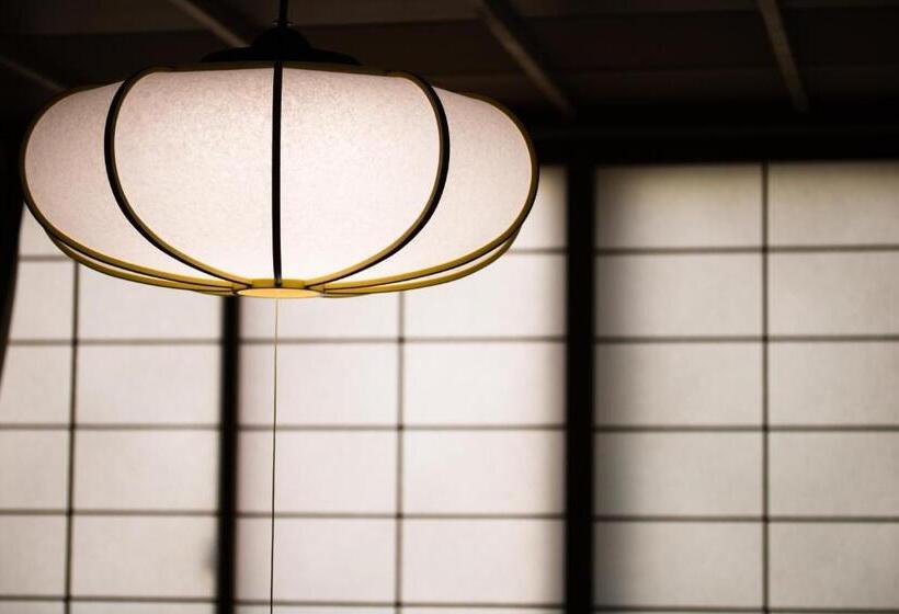 バスルーム共有のトリプルスタンダード, Trip & Sleep Hostel