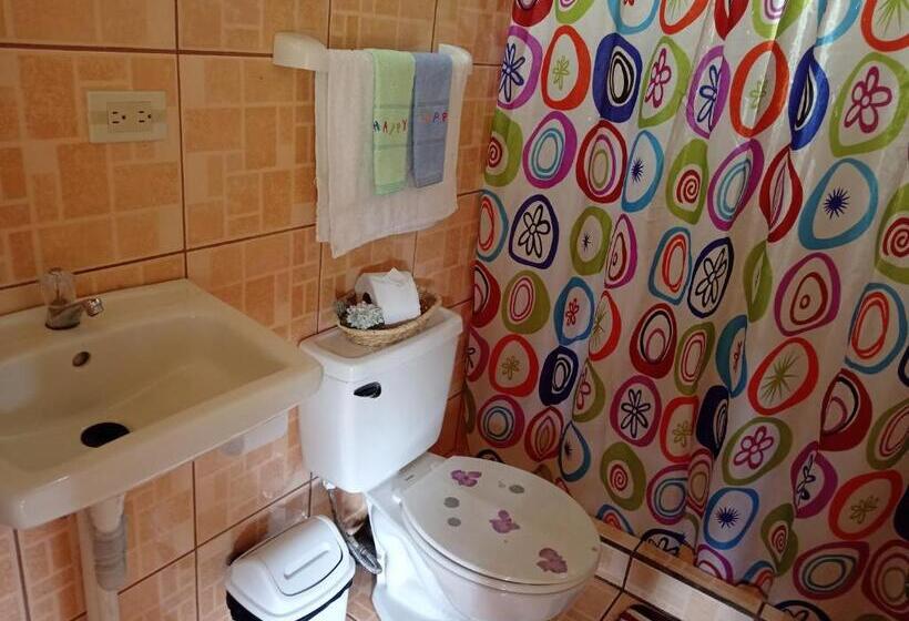 חדר סטנדרט לשלושה, Miriam S Quetzals Lodge