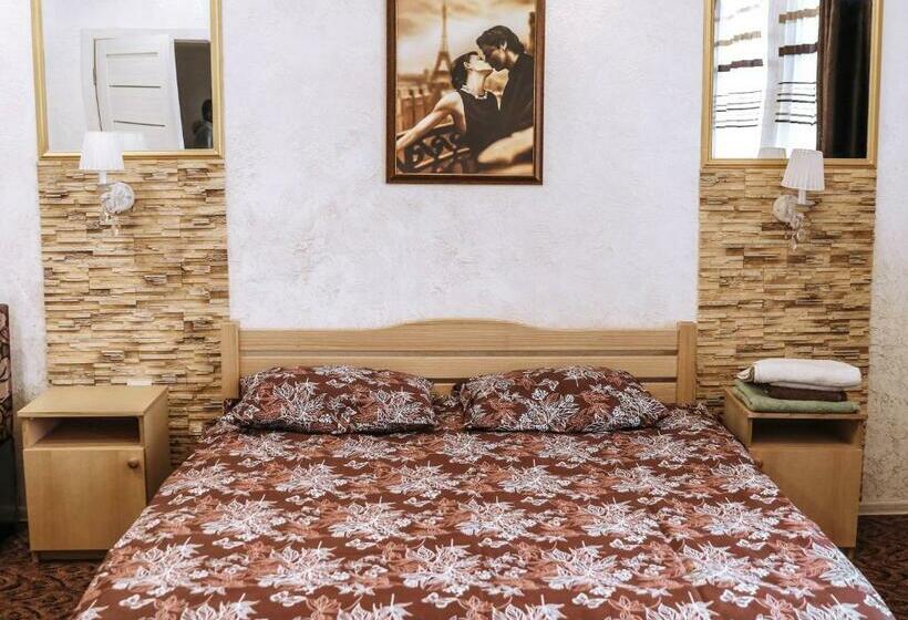 غرفة قياسية ثلاثية مزودة بشرفة, Rafinad