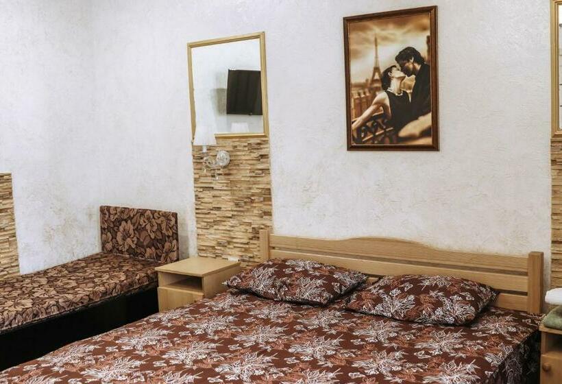 غرفة قياسية ثلاثية مزودة بشرفة, Rafinad