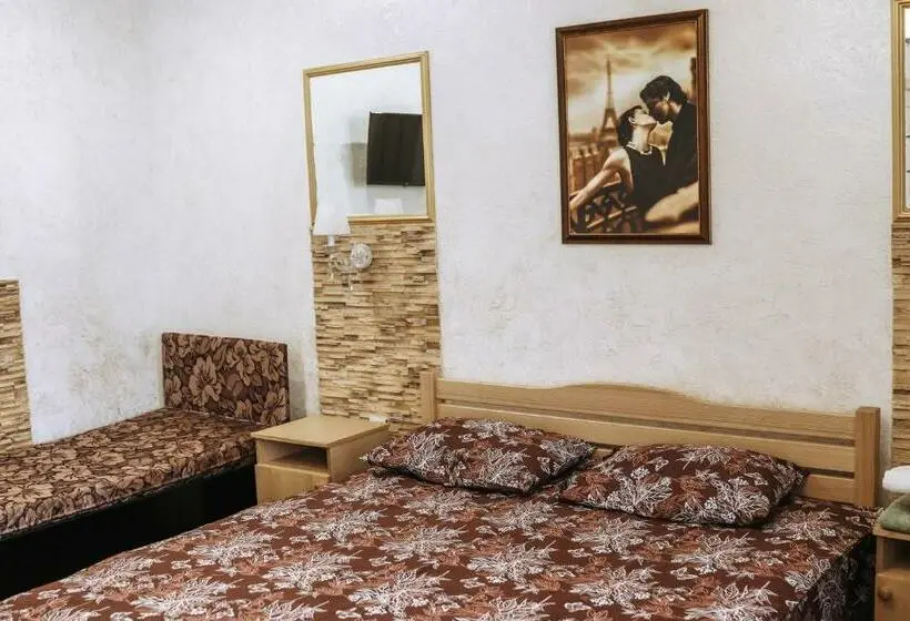 اتاق استاندارد سه تخته با بالکن, Rafinad
