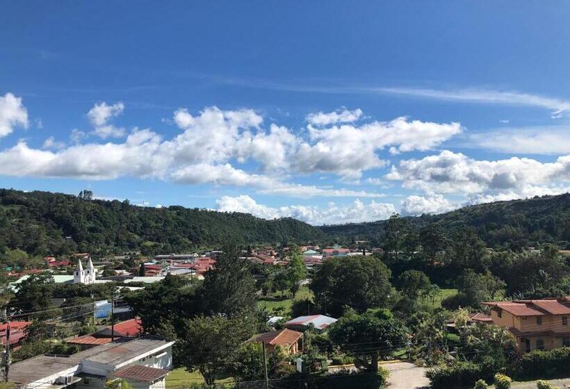 غرفة قياسية رباعية مزودة بشُرفة, Buena Vista Boquete