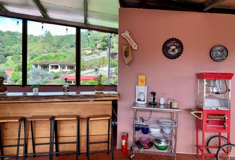 غرفة قياسية رباعية مزودة بشُرفة, Buena Vista Boquete