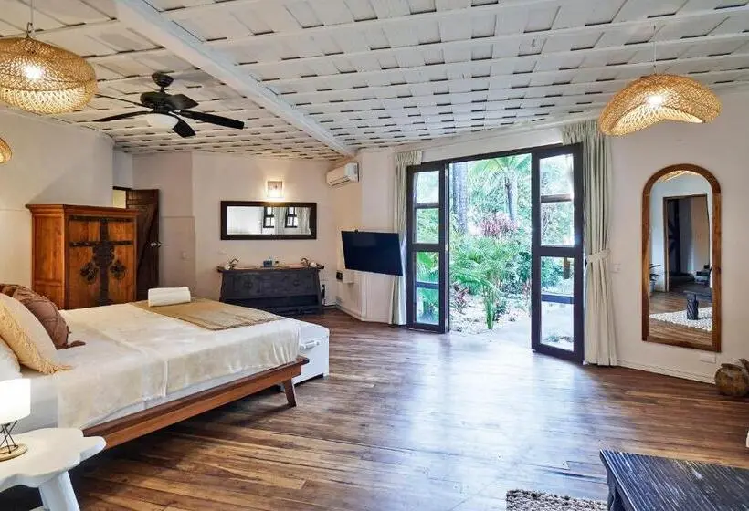 キングサイズベッドのデラックススイート, Paradise Beach Lodge