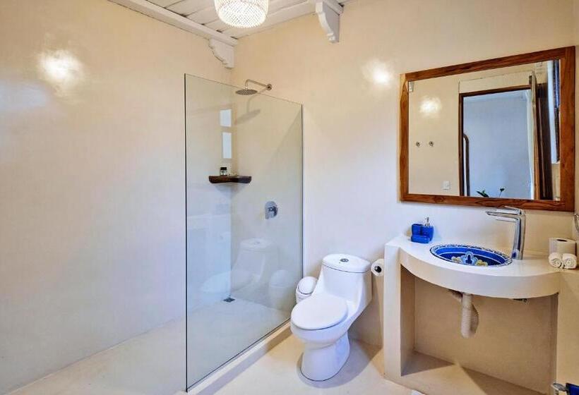 Люкс Вид на Бассейн, Paradise Beach Lodge