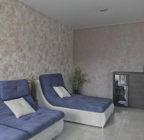 اتاق پریمیوم چهارنفره, Prestige Apartments Kalnyshevskogo