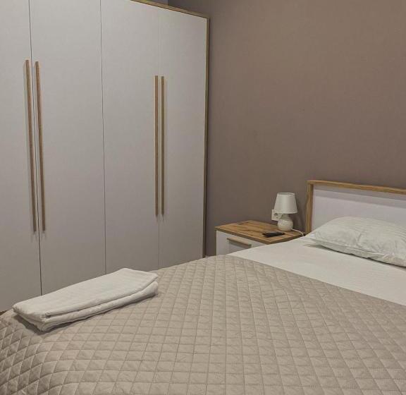 اتاق پریمیوم چهارنفره, Prestige Apartments Kalnyshevskogo