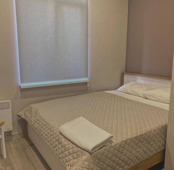 اتاق پریمیوم چهارنفره, Prestige Apartments Kalnyshevskogo