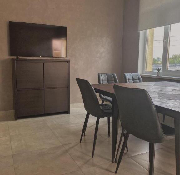 اتاق پریمیوم چهارنفره, Prestige Apartments Kalnyshevskogo