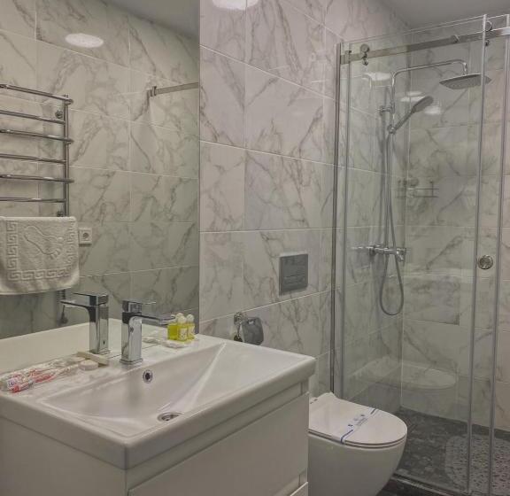 اتاق پریمیوم چهارنفره, Prestige Apartments Kalnyshevskogo