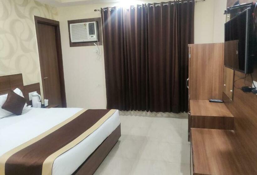 디럭스 룸, The Vaishno Devi Hills