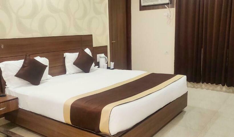 디럭스 룸, The Vaishno Devi Hills